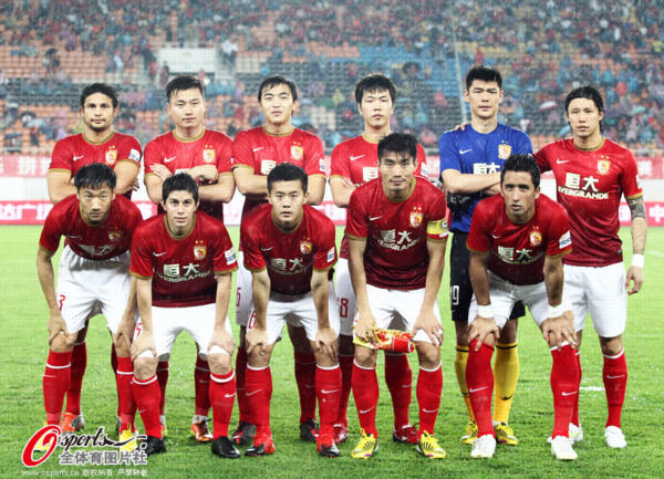 太阳报：森林后卫埃纳在养伤期间和其他球员的女友谈恋爱