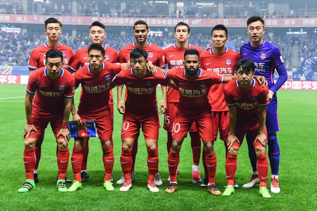 西甲前瞻：莱万特深陷降级区神锋缺席，皇社主帅下课成绩动荡（西甲前瞻：莱万特深陷保级泥潭锋线王牌缺阵，皇社换帅后战绩起伏）