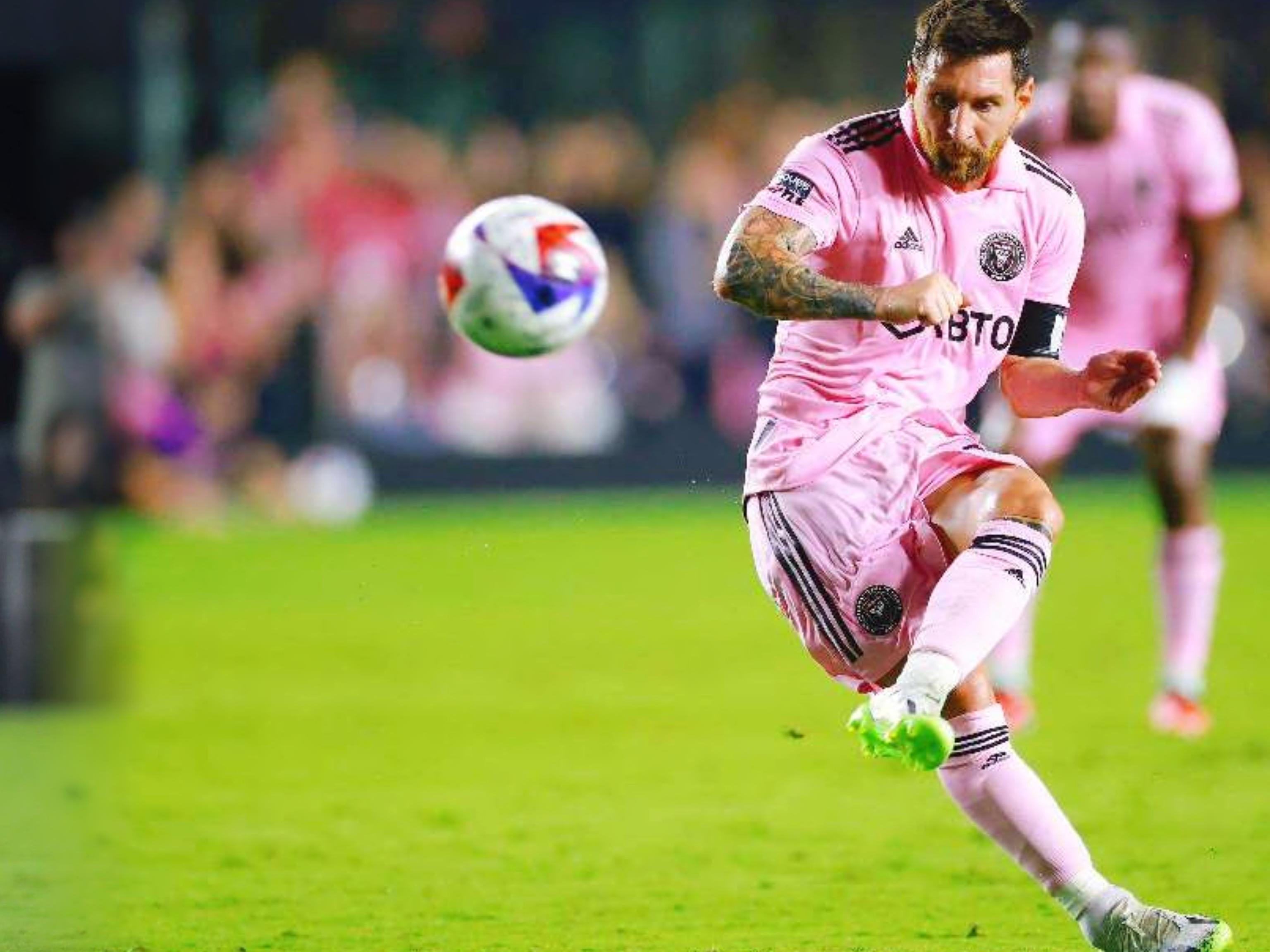 法国杯半场：杜埃建功、登贝莱点射，巴黎暂2-0丰特奈文迪（法国杯半场战报：杜埃破门、登贝莱点射，巴黎暂以2-0领先丰特奈文迪）