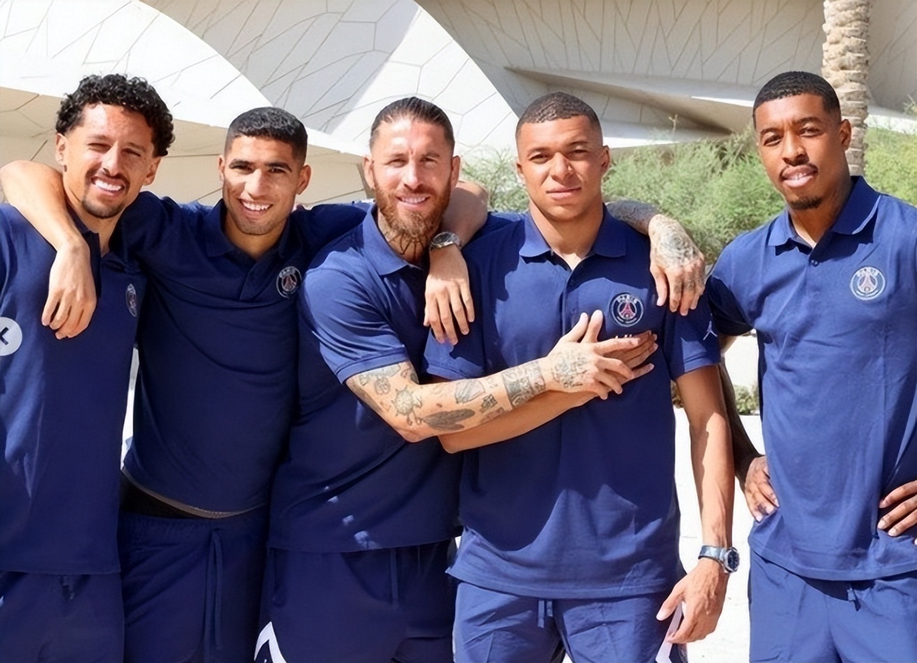 篮球CBA赛场出现冲突，裁判提前终止比赛