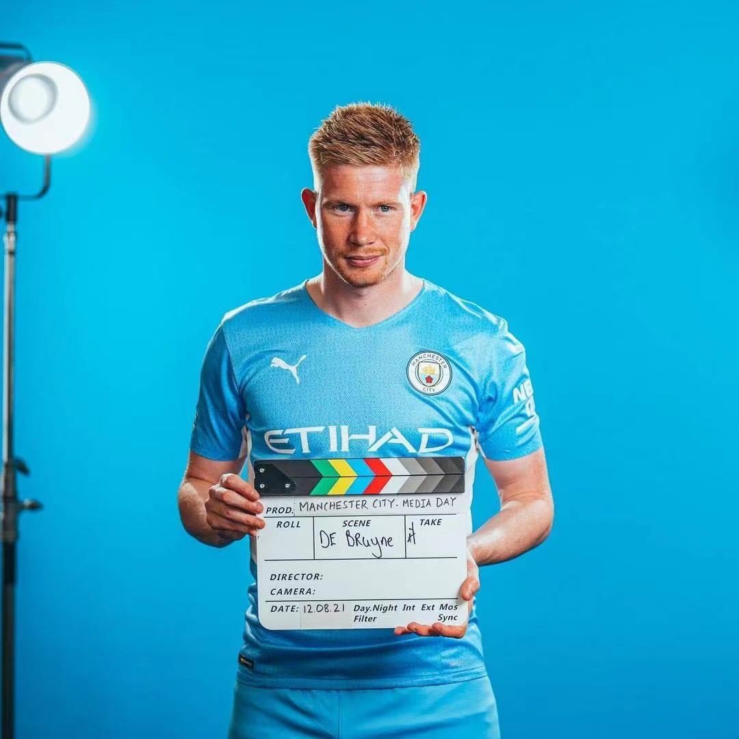 曼联冬窗寻找中场，瞄准加拉格尔欲低成本补强（曼联冬窗补强中场，加拉格尔成低价目标）